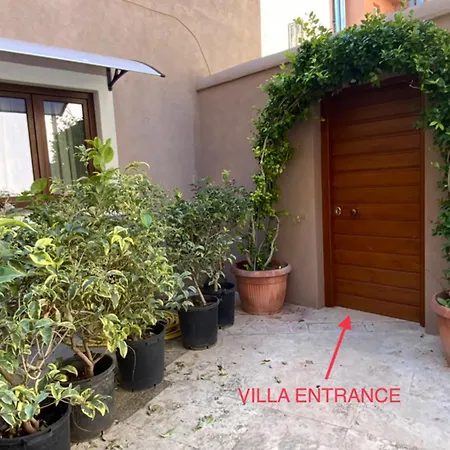 Joivy Exclusive 2-bedroom With Private Garden - 5 Minutes From The Colosseum Roma