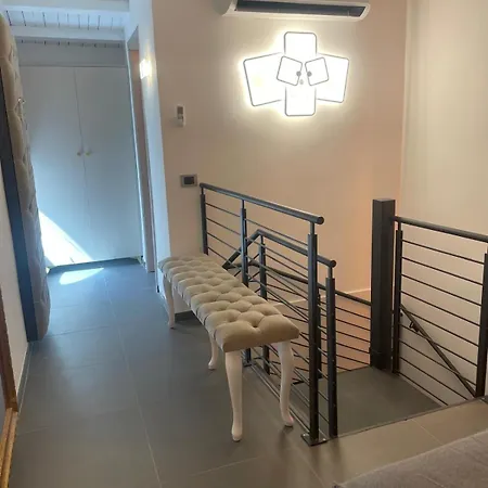 Joivy Exclusive 2-bedroom With Private Garden - 5 Minutes From The Colosseum Roma