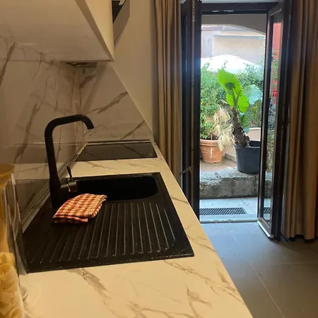 Villa Joivy Exclusive 2-bedroom With Private Garden - 5 Minutes From The Colosseum Roma