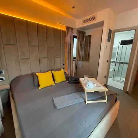 Joivy Exclusive 2-bedroom With Private Garden - 5 Minutes From The Colosseum Roma