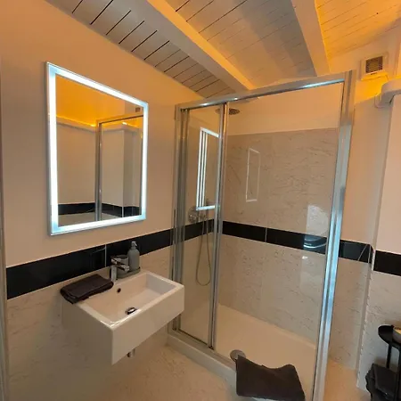 Joivy Exclusive 2-bedroom With Private Garden - 5 Minutes From The Colosseum Villa *